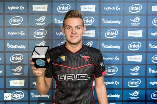 PO8 Maokai的老树与缠绕的根 Yuanyue Jax的离谱传送被融化 Weibo Gaming 取得领先