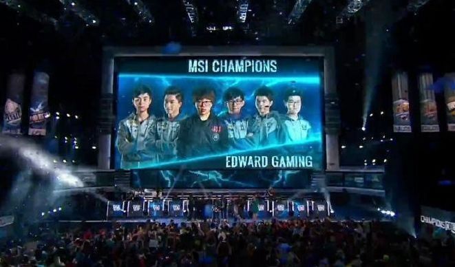 Creme在被KC零封后每日陪女友双排金铲铲 打HLE前夜玩到凌晨4点！