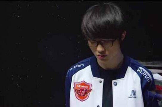 Heroic , Virtus.pro , Wildcard, 和 Rare Atom 是首批被淘汰的队伍，来自 FISSURE Playground #1