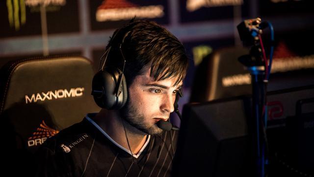 全能团队！ Invictus Gaming 的团队合作很差，每个团队都单打独斗，导致自然肥胖， milkyway Royal Never Give Up 取得了领先